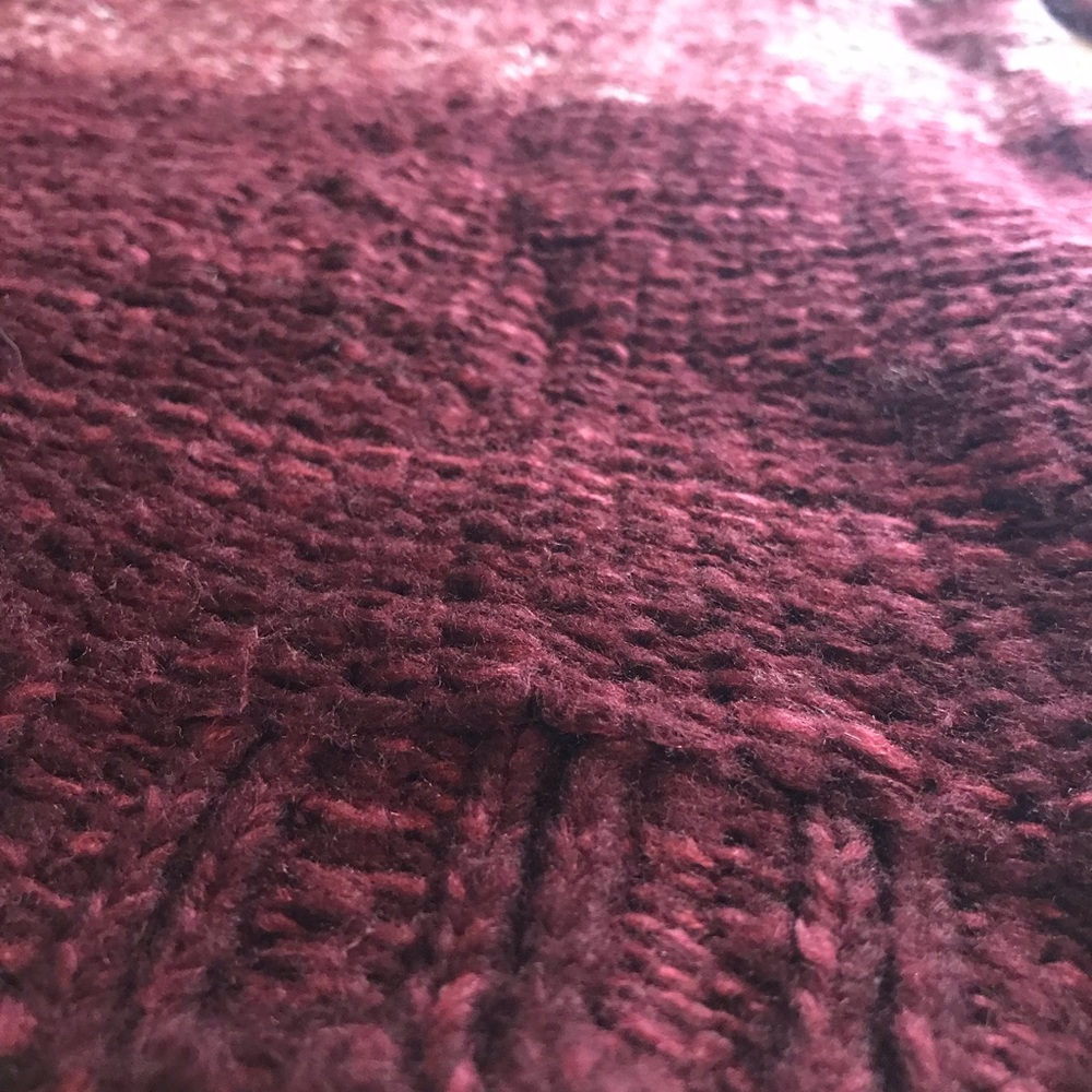 Red sweater - Picture 4 of 4